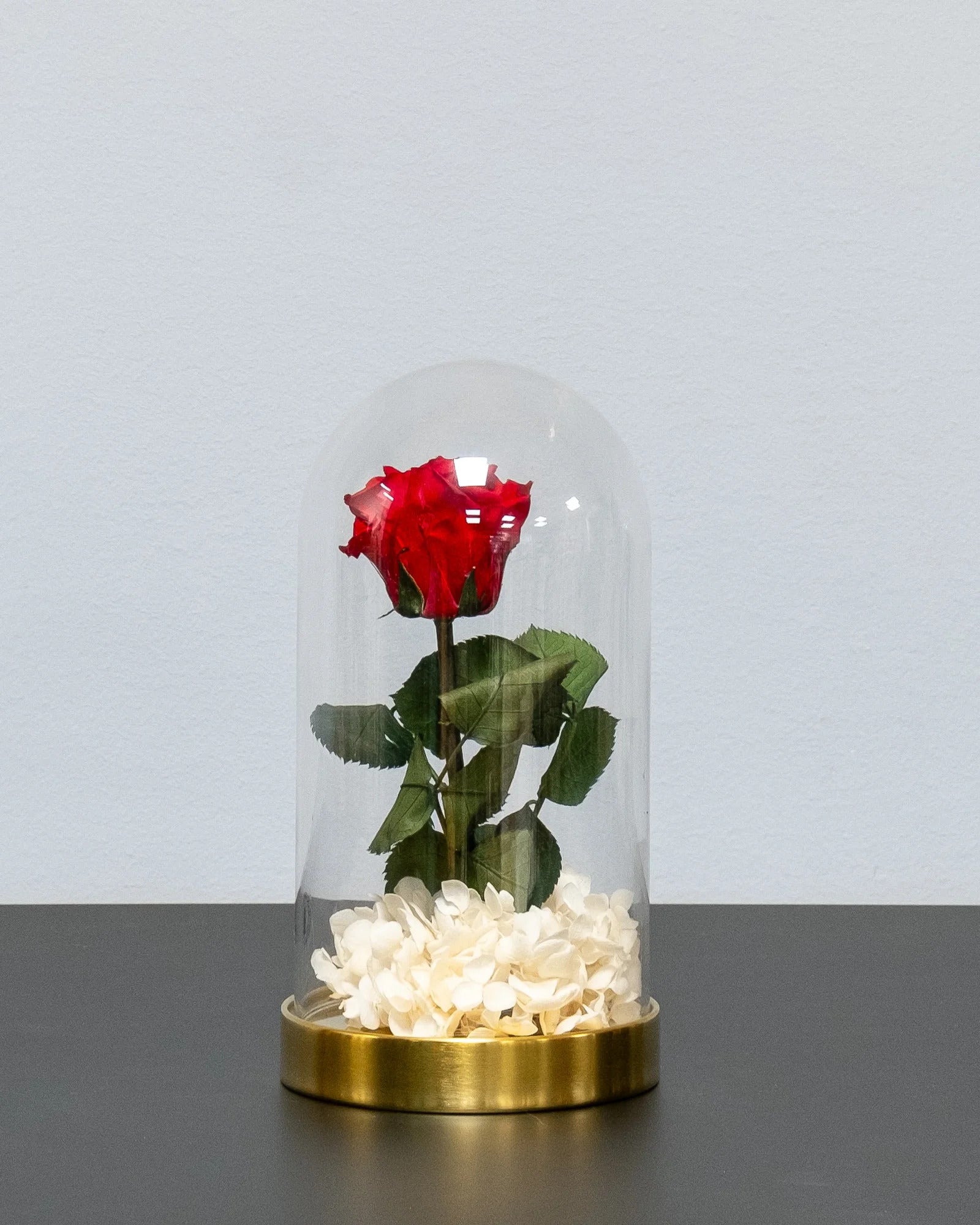 Roskupa med Evighetsrosor och Hortensia som presentbox med konserverade rosor i mörkblå