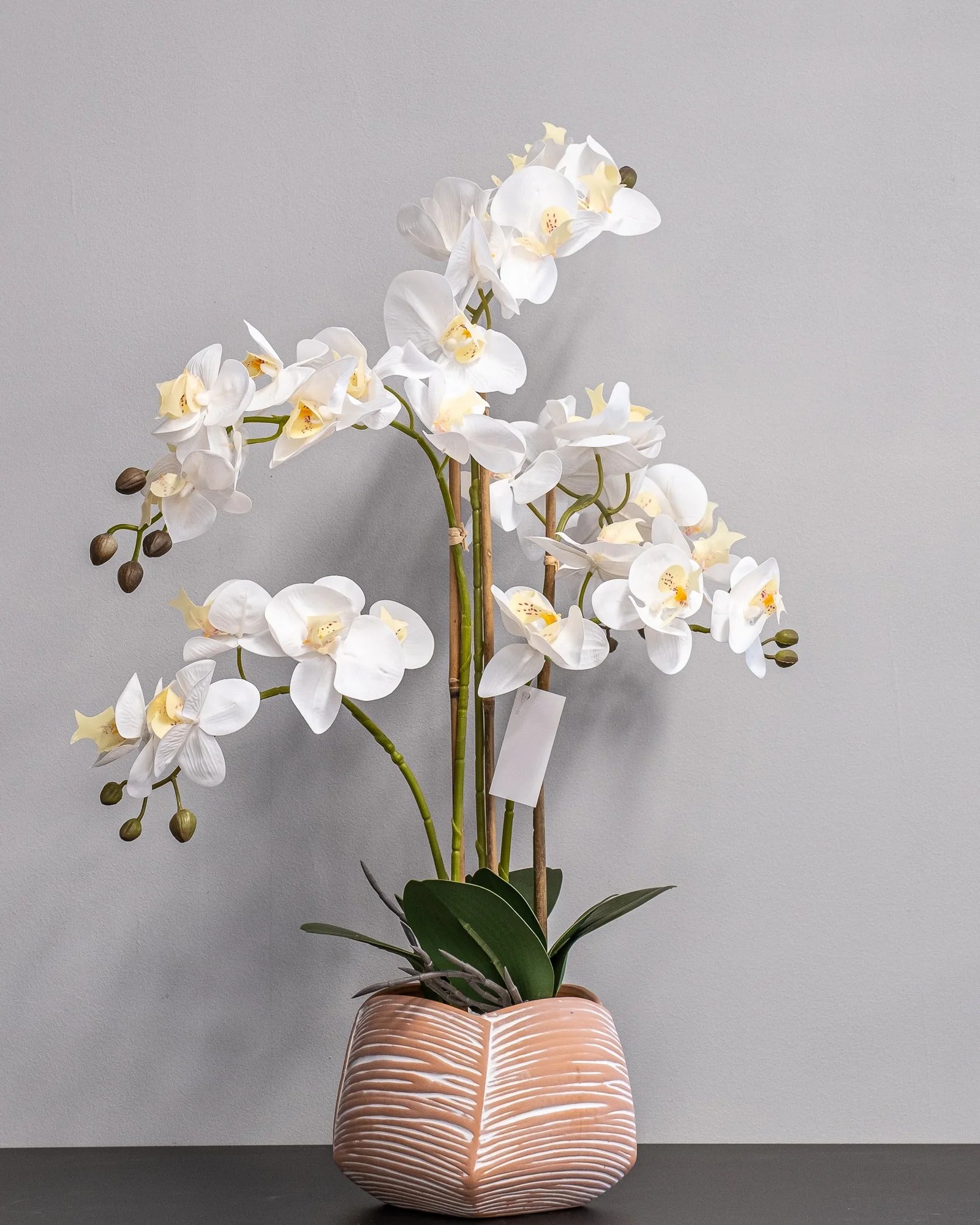 Konstgjord orkidé med vita blommor – 40 × 60 cm som dekorativ produkt för hem och inredning
