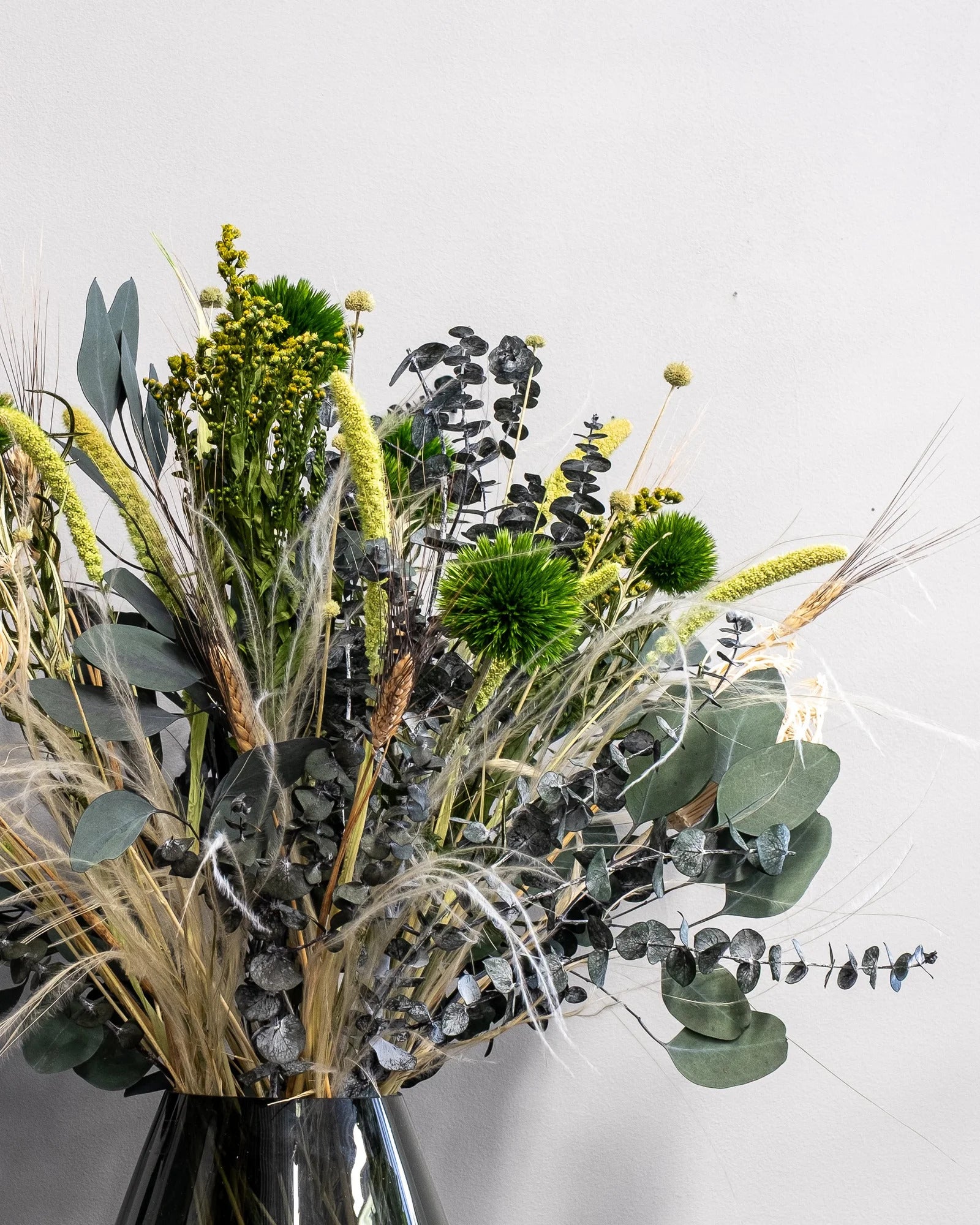Skogsglänta med torkade blommor