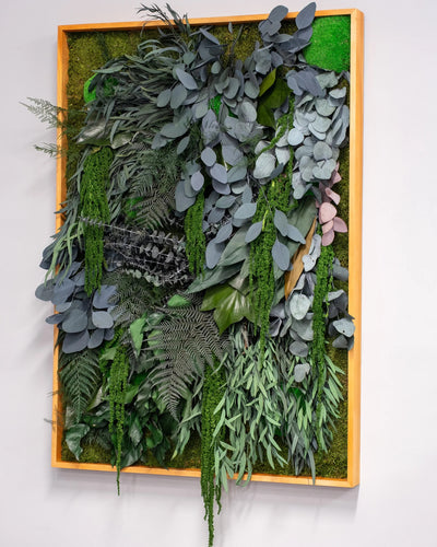 Kvadratisk mosstavla Skogen som grön väggdekoration för inomhusmiljö – 50×70 cm