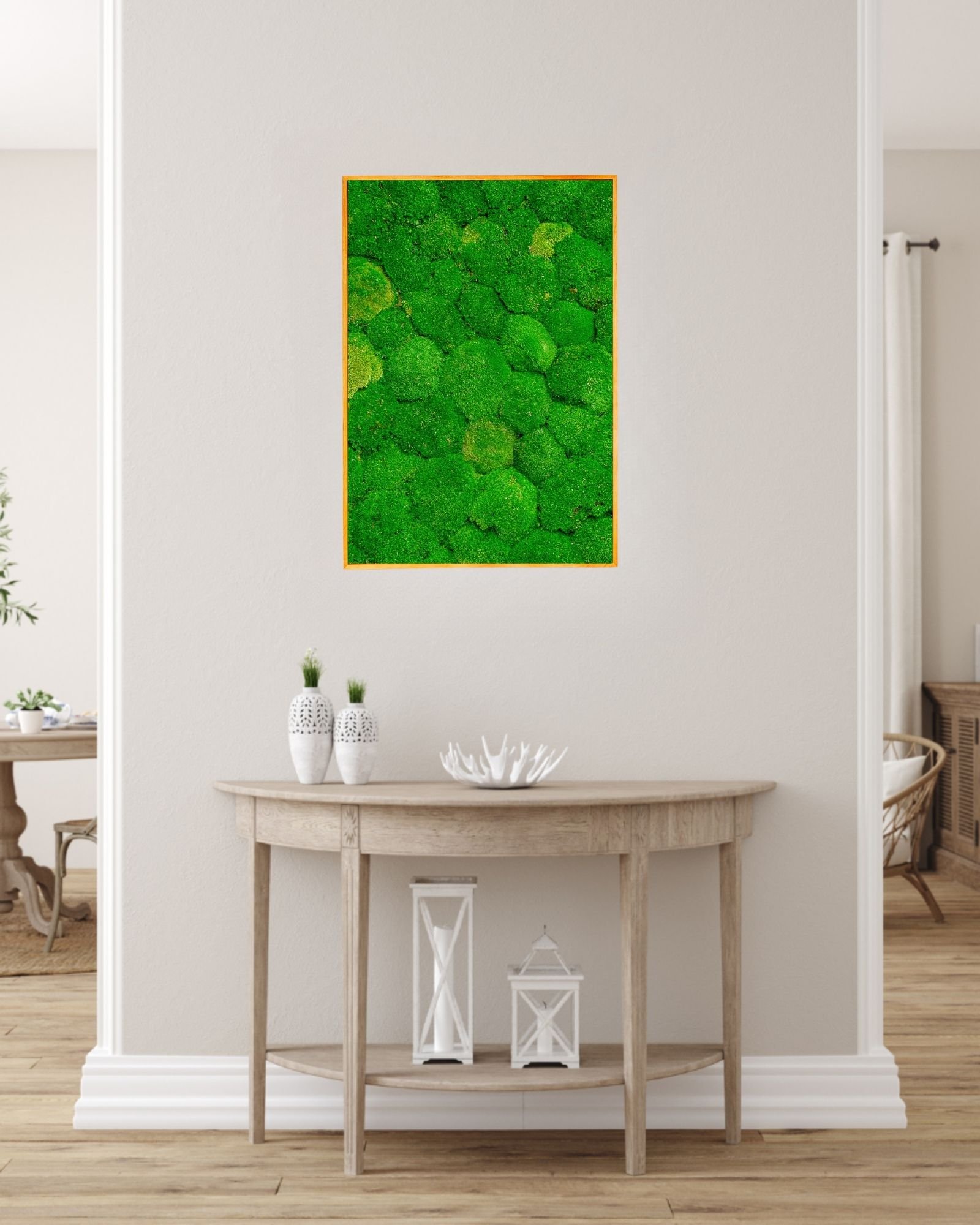 Neliönmuotoinen Sammaltaulu Pallosammal – aito ja huoltovapaa luonnonseinä 1 Neliönmuotoinen sammaltaulu pallosammalella tyylikkäässä ja modernissa olohuoneessa.